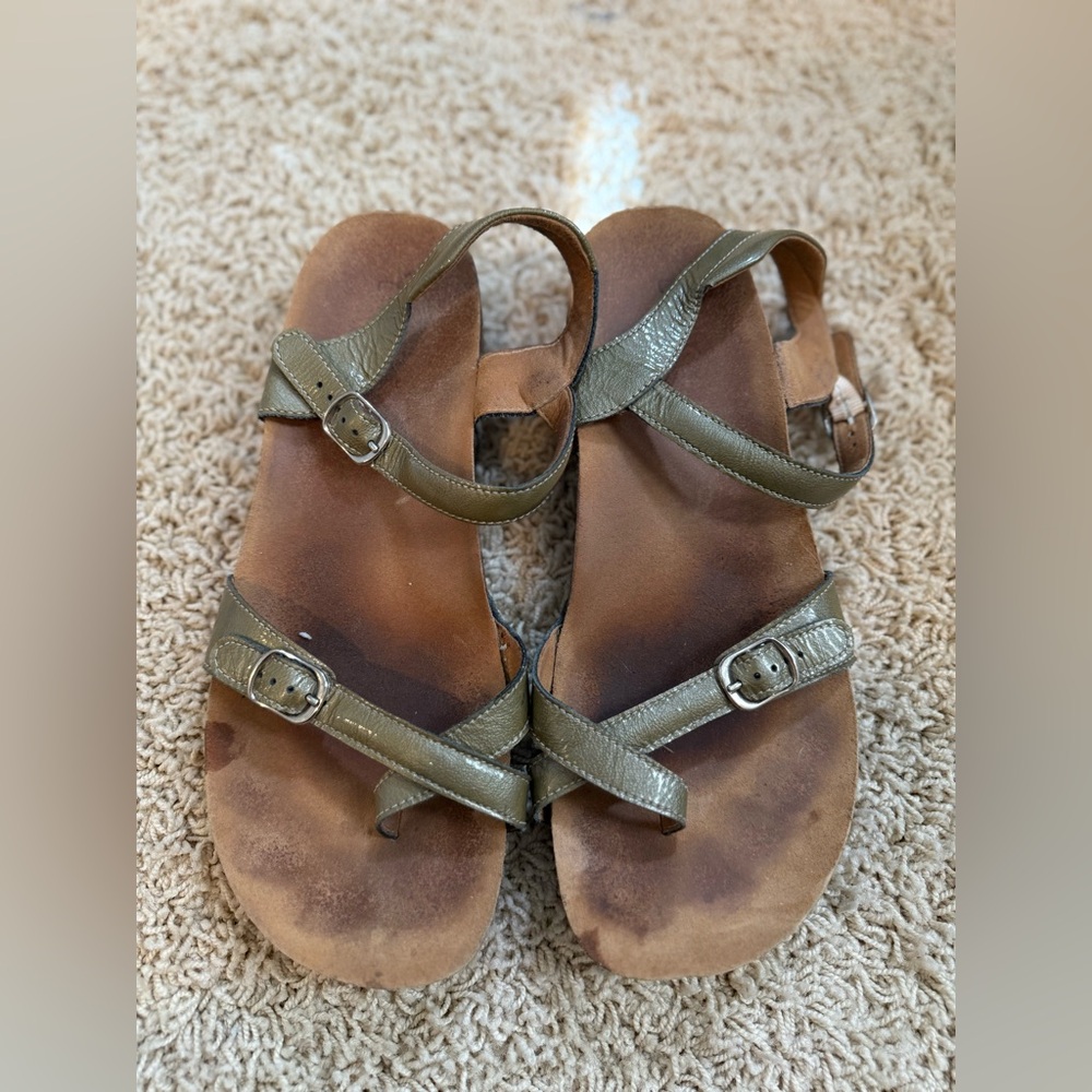 SAS Strappy Leather Sandals Olive Green Patent Buckle Closure Size 11